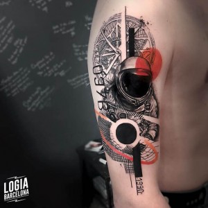 tatuaje_astronauta_reloj_brazo_logia_barcelona_dime_reck 